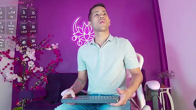 Snapshot of zaid_lion chatting on 01.30.25 zaid lion online show from 01.30.25