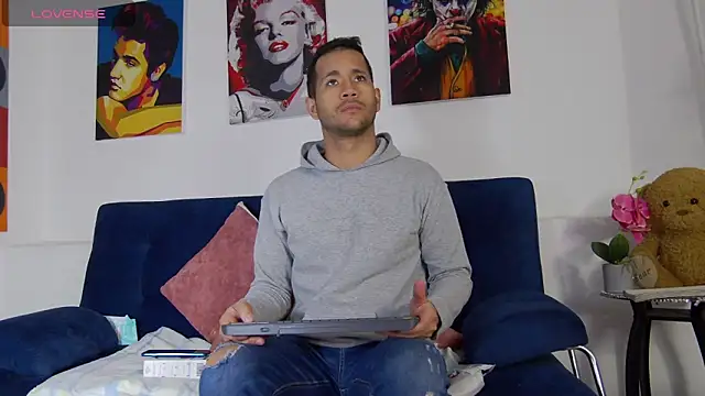 Snapshot of zaid_lion chatting on 02.05.25 zaid lion online show from 02.05.25