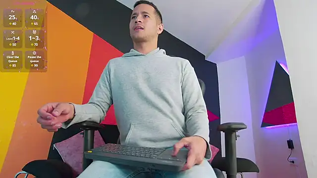 Snapshot of zaid_lion chatting on 02.21.25 zaid lion online show from 02.21.25