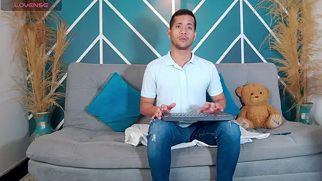 Snapshot of zaid_lion chatting on 03.03.25 zaid lion online show from 03.03.25