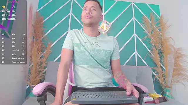 Snapshot of zaid_lion chatting on 03.22.25 zaid lion online show from 03.22.25