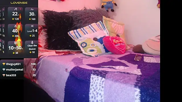 Snapshot of lorenitha_20 chatting on 10.30.25 lorenitha 20 online show from 10.30.25