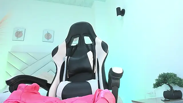 Brittany cute18 online show from 02.15.25