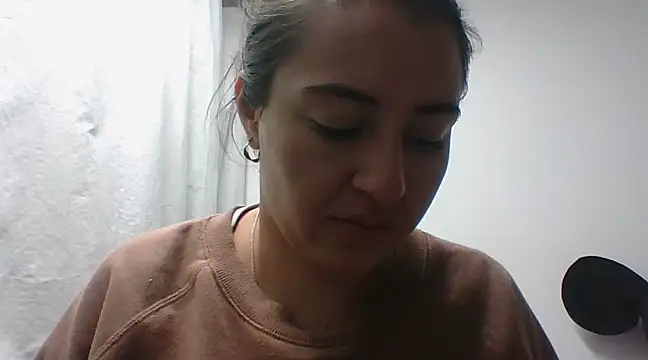  karlie kloss  online show from 12.04.24