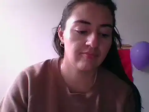  karlie kloss  online show from 02.16.25