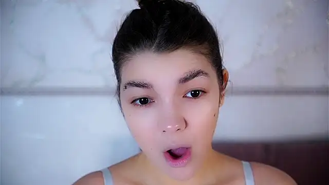 VeronaAppleberry online show from 12.21.25