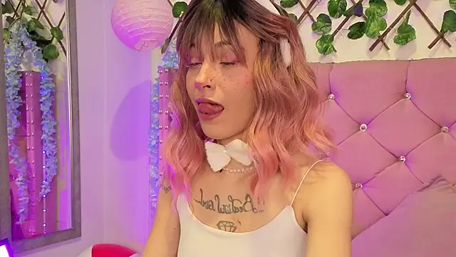 lauren evans96 online show from 10.28.25