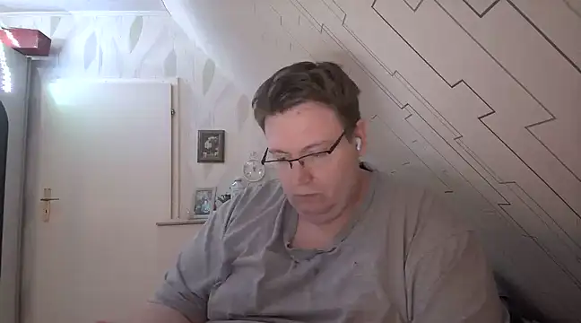 Snapshot of der_alex38 chatting on 02.14.25 der alex38 online show from 02.14.25