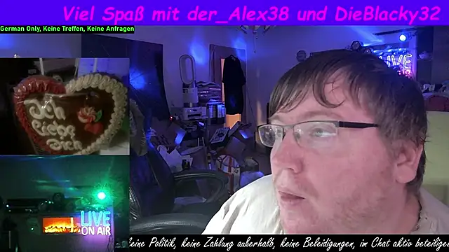 Snapshot of der_alex38 chatting on 09.14.25 der alex38 online show from 09.14.25