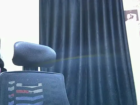 Snapshot of Horny-slut_ chatting on 04.18.26 Horny-slut online show from 04.18.26