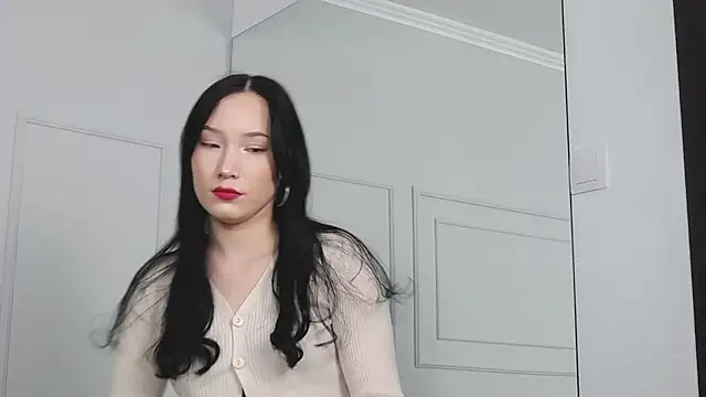 LeilaLow online show from 12.25.24