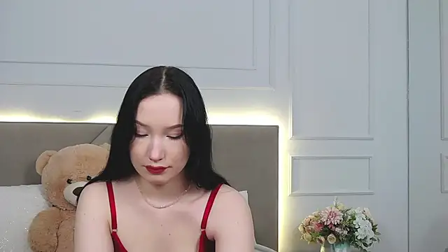 LeilaLow online show from 01.04.25