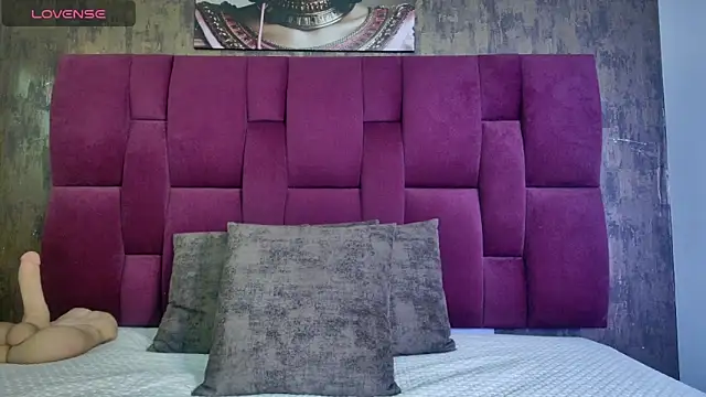 nicole  parker1 online show from 10.21.25