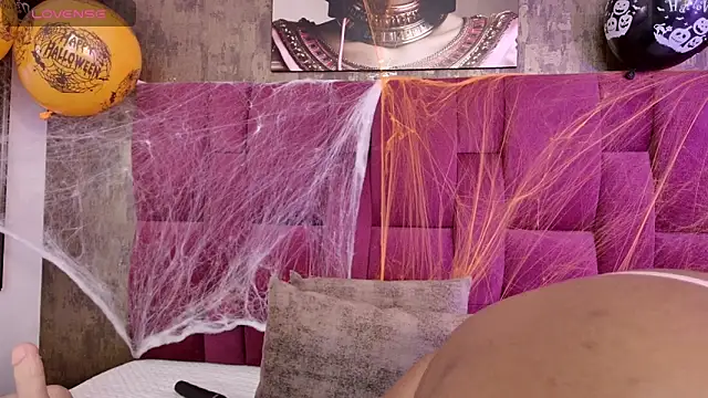 nicole  parker1 online show from 10.29.25