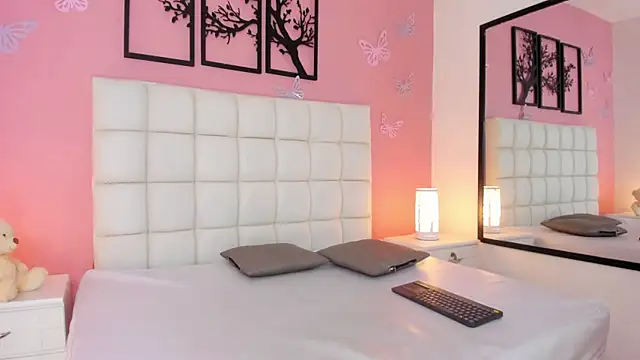 Snapshot of RenataJhonson_ chatting on 03.11.25 RenataJhonson online show from 03.11.25