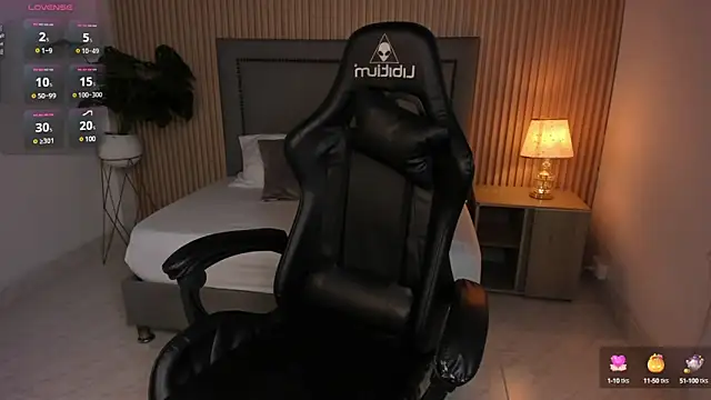 Snapshot of lindaa_natashaa chatting on 02.08.25 lindaa natashaa online show from 02.08.25