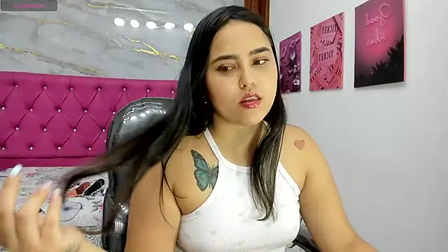 Snapshot of Helen_russo chatting on 06.25.26 Helen russo online show from 06.25.26