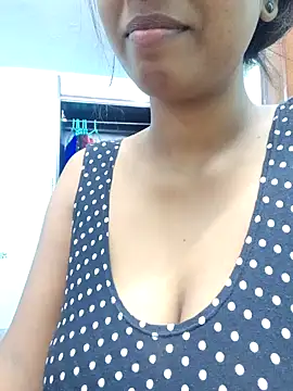 Snapshot of royaldoll-143 chatting on 01.21.25 royaldoll-143 online show from 01.21.25