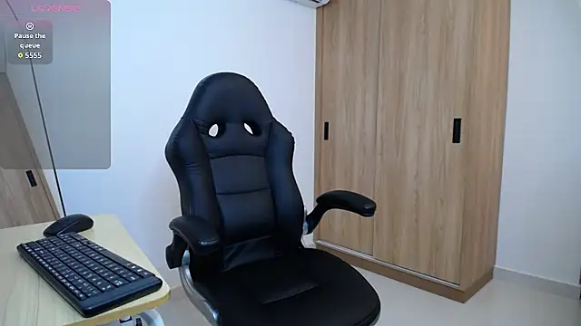 Snapshot of karoll_marquez chatting on 11.06.25 karoll marquez online show from 11.06.25