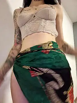 Snapshot of roxi_katty chatting on 10.05.25 roxi katty online show from 10.05.25