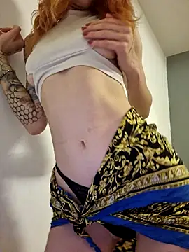 Snapshot of roxi_katty chatting on 11.11.25 roxi katty online show from 11.11.25