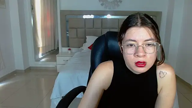 zoecruzz online show from 11.08.25