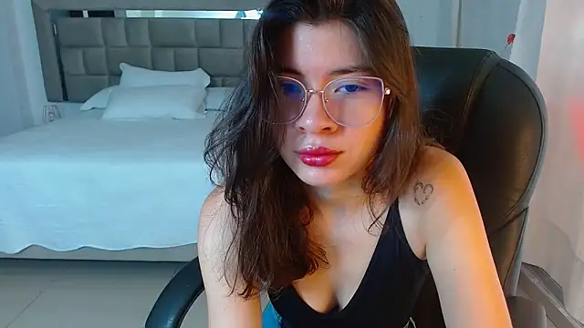 zoecruzz online show from 04.11.26