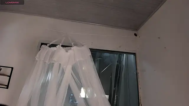 Snapshot of cutiepeach chatting on 10.03.25 cutiepeach online show from 10.03.25