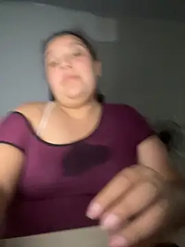 Snapshot of cutiepeach chatting on 10.08.25 cutiepeach online show from 10.08.25