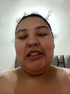 Snapshot of cutiepeach chatting on 10.19.25 cutiepeach online show from 10.19.25