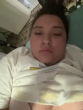 Snapshot of cutiepeach chatting on 10.24.25 cutiepeach online show from 10.24.25