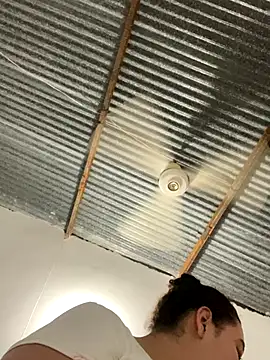 Snapshot of cutiepeach chatting on 11.08.25 cutiepeach online show from 11.08.25