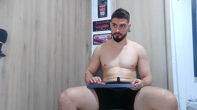 Snapshot of Aaron_kwok28 chatting on 10.30.25 Aaron kwok28 online show from 10.30.25