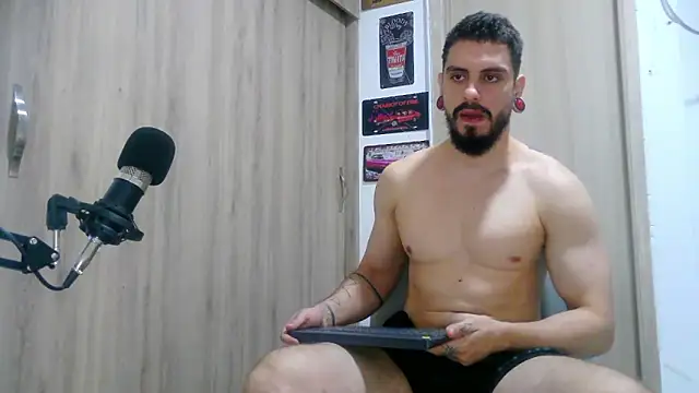 Snapshot of Aaron_kwok28 chatting on 11.11.25 Aaron kwok28 online show from 11.11.25