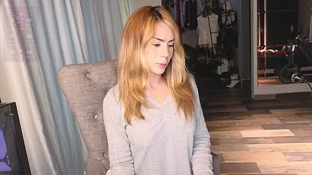 Snapshot of greyslopez chatting on 10.15.25 greyslopez online show from 10.15.25