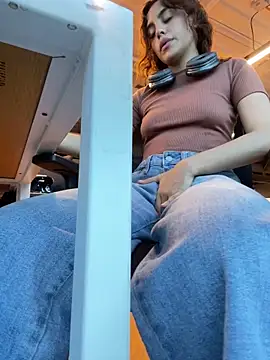 Snapshot of Katee_Jones chatting on 09.27.25 Katee Jones online show from 09.27.25