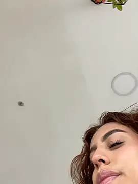 Snapshot of Katee_Jones chatting on 11.06.25 Katee Jones online show from 11.06.25