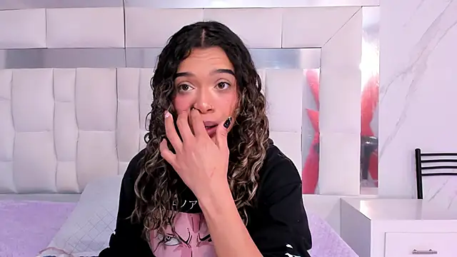 Snapshot of BritneyCollins chatting on 10.07.25 BritneyCollins online show from 10.07.25