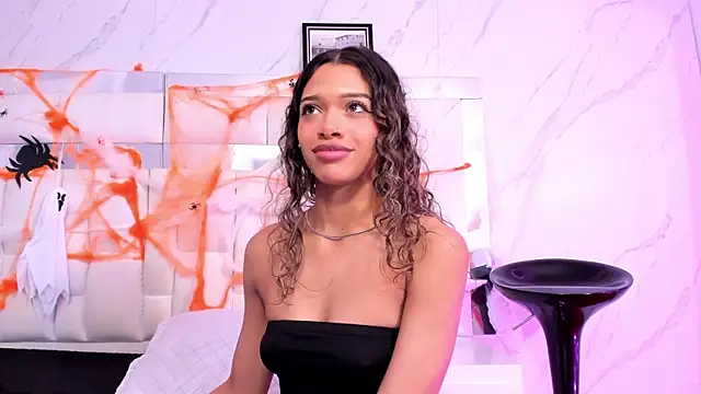 Snapshot of BritneyCollins chatting on 10.12.25 BritneyCollins online show from 10.12.25