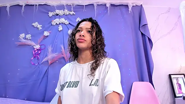 Snapshot of BritneyCollins chatting on 10.30.25 BritneyCollins online show from 10.30.25