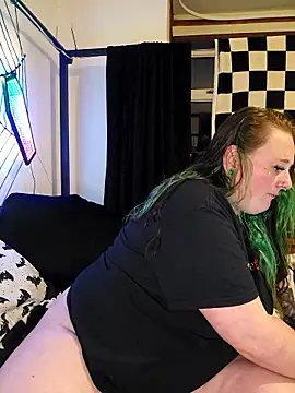 Snapshot of Bunny_Cummings chatting on 10.04.25 Bunny Cummings online show from 10.04.25