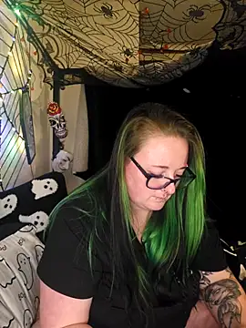 Snapshot of Bunny_Cummings chatting on 10.19.25 Bunny Cummings online show from 10.19.25