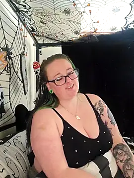 Snapshot of Bunny_Cummings chatting on 10.24.25 Bunny Cummings online show from 10.24.25