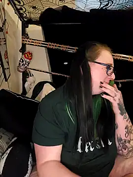 Snapshot of Bunny_Cummings chatting on 10.29.25 Bunny Cummings online show from 10.29.25