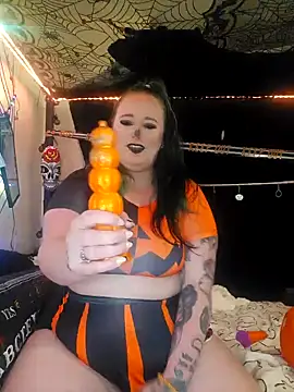 Snapshot of Bunny_Cummings chatting on 10.31.25 Bunny Cummings online show from 10.31.25