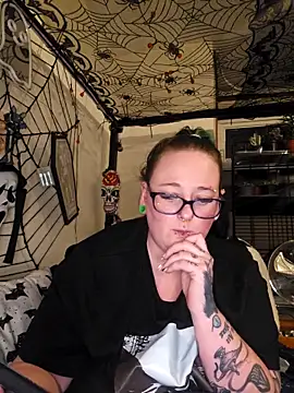 Snapshot of Bunny_Cummings chatting on 11.09.25 Bunny Cummings online show from 11.09.25