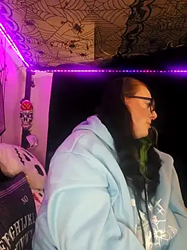 Snapshot of Bunny_Cummings chatting on 11.11.25 Bunny Cummings online show from 11.11.25