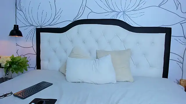 margot smith  online show from 01.23.25