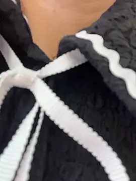 Holly Play online show from 10.12.25