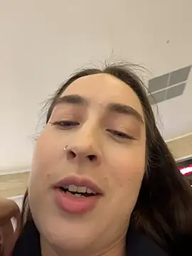 Holly Play online show from 11.23.25